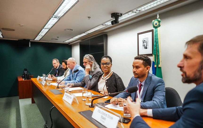 Китайский писатель Ма Боюн и российский писатель Алексей Варламов вошли в шорт-лист литературной премии БРИКС