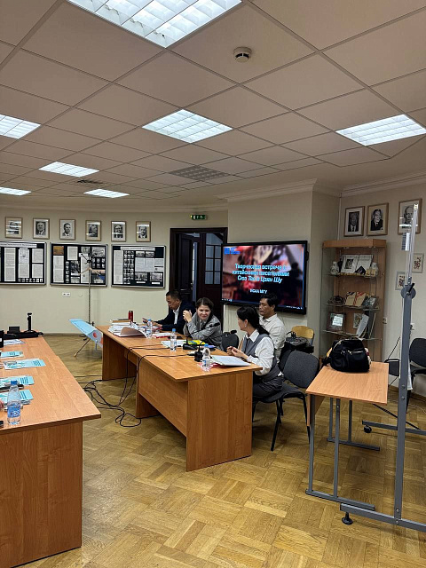 В ИСАА МГУ прошла творческая встреча с китайскими писателями Сюэ Тао и Цзян Шу