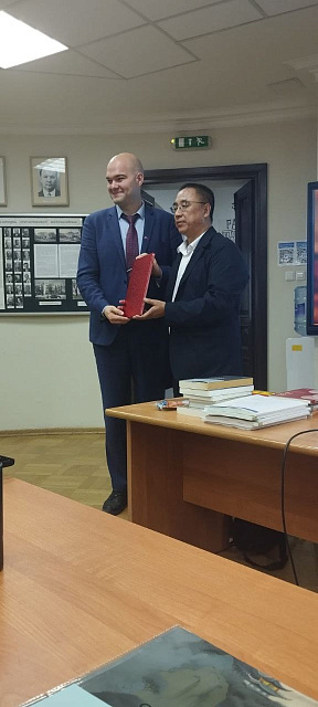 В ИСАА МГУ прошла творческая встреча с китайскими писателями Сюэ Тао и Цзян Шу