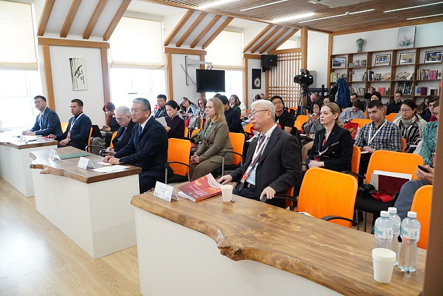 В СПбГУ под лозунгом «Море смыслов» прошёл IV Форум молодых писателей России и Китая