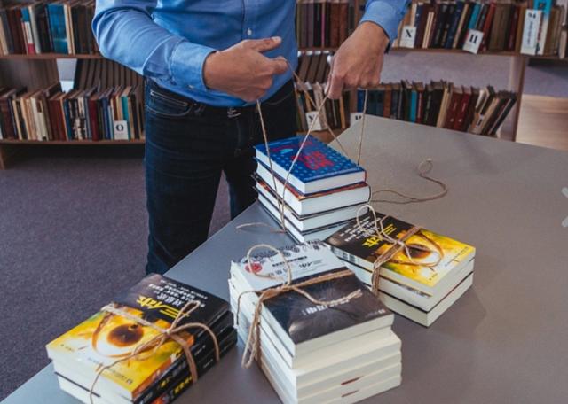 В научную библиотеку ДВФУ переданы книги китайских авторов с выставки фестиваля ЛиТР